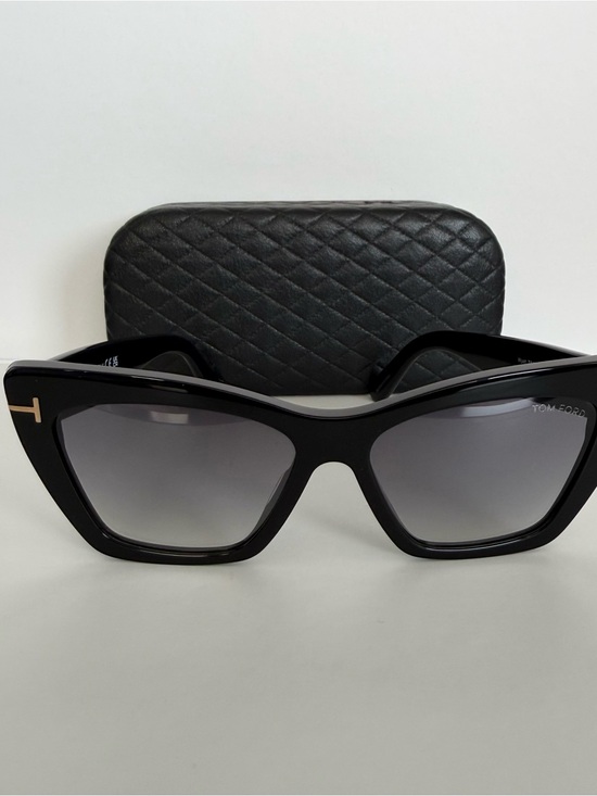 NEW!!! Tom Ford women sunglasses Wyatt TF871 01B Authentic